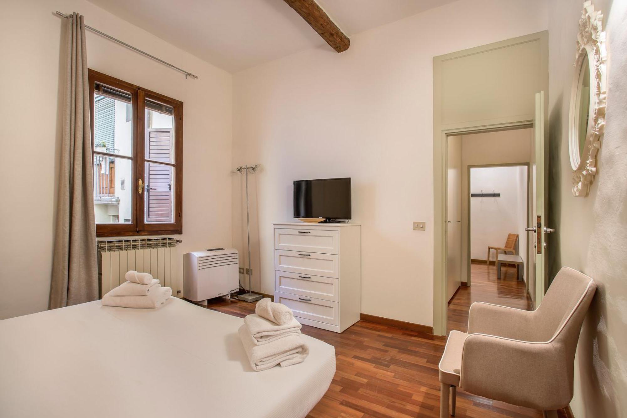 Santa Croce 2 Bedroom Apartment