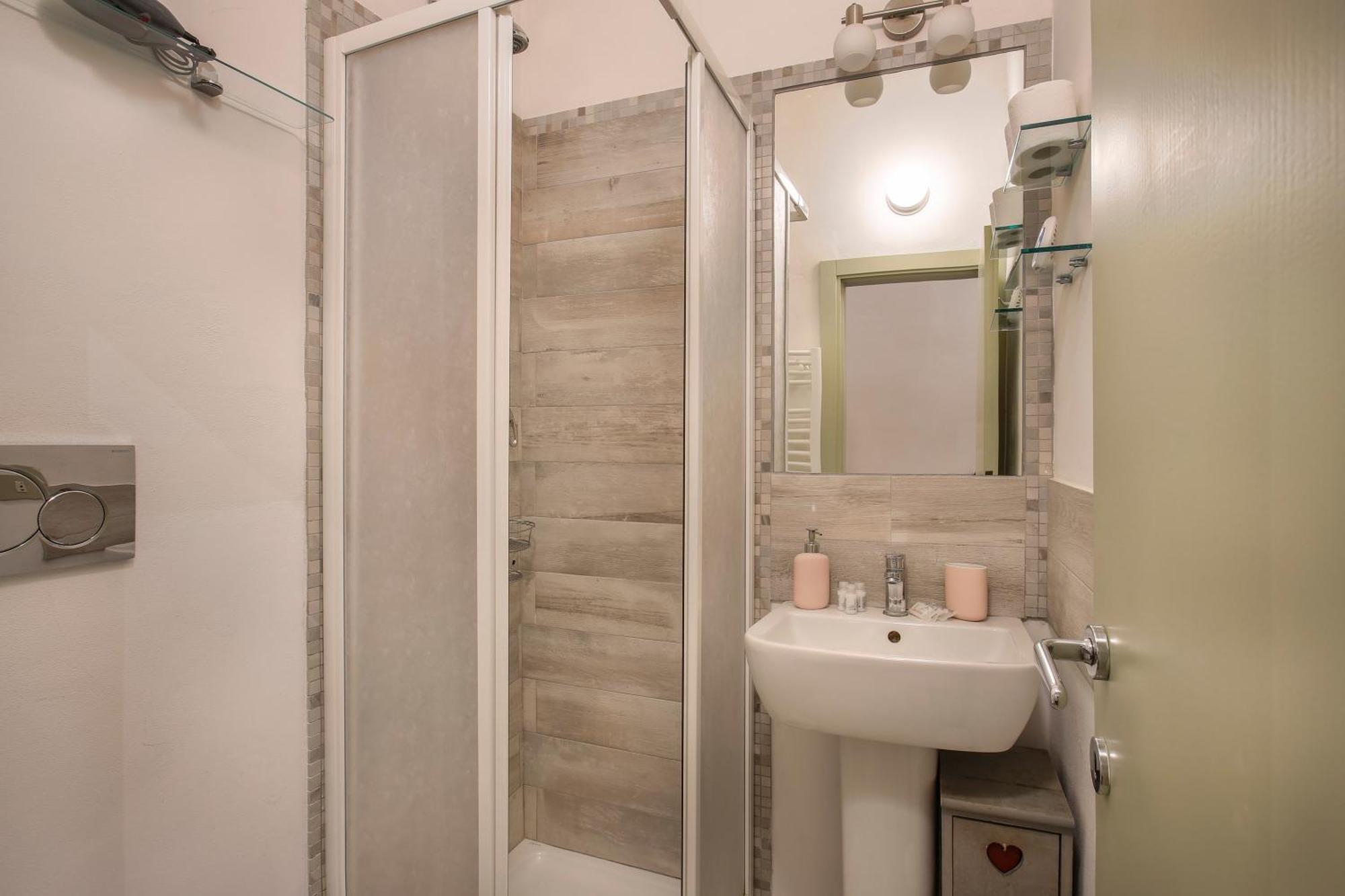 Appartamento Santa Croce 2 Bedroom *